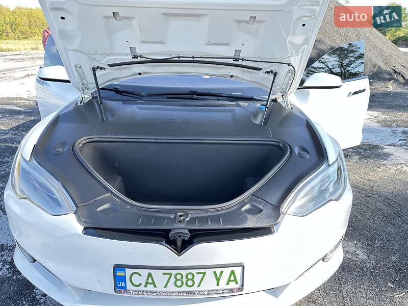 Ліфтбек Tesla Model S 2016 в Черкасах