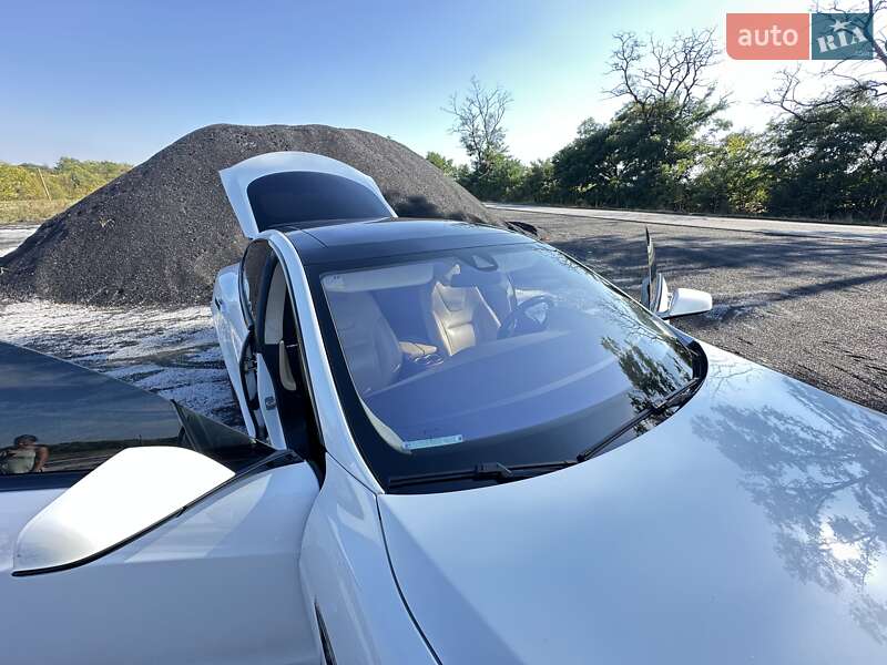 Ліфтбек Tesla Model S 2016 в Черкасах