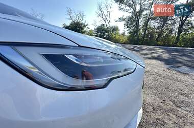 Ліфтбек Tesla Model S 2016 в Черкасах