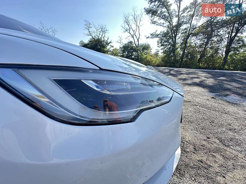 Ліфтбек Tesla Model S 2016 в Черкасах