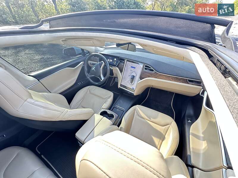 Ліфтбек Tesla Model S 2016 в Черкасах