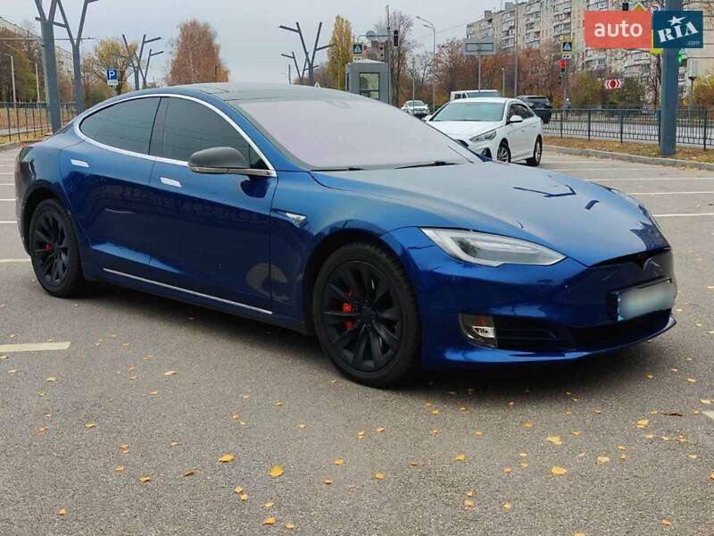 Ліфтбек Tesla Model S 2015 в Києві