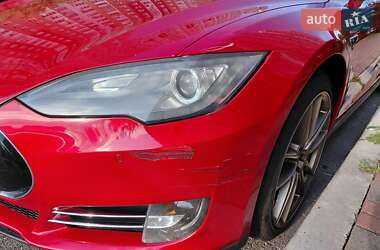 Лифтбек Tesla Model S 2013 в 
