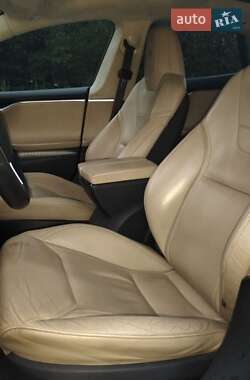 Лифтбек Tesla Model S 2016 в 
