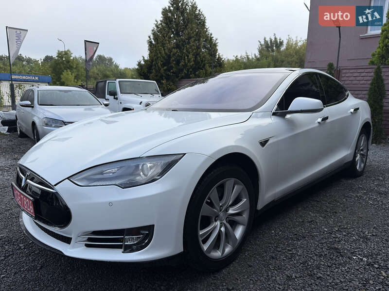 Лифтбек Tesla Model S 2013 в Львове
