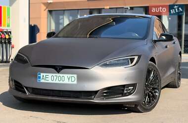 Лифтбек Tesla Model S 2016 в Львове