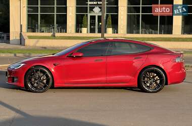 Лифтбек Tesla Model S 2017 в 