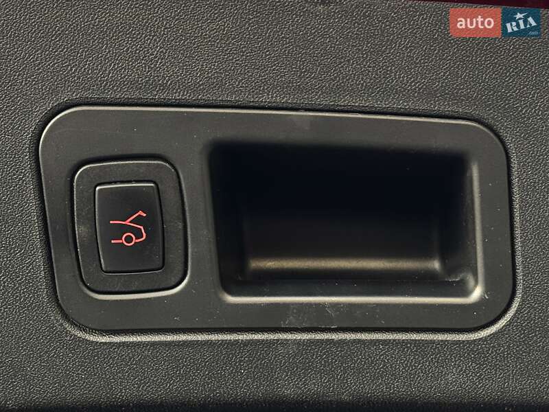 Лифтбек Tesla Model S 2017 в Днепре фото 48 Лифтбек Tesla Model S 2017 в Днепре