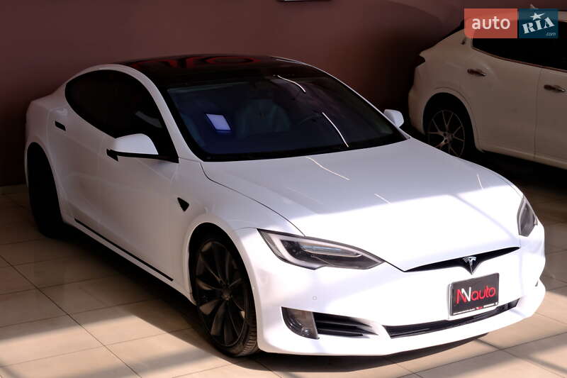 Ліфтбек Tesla Model S 2016 в Одесі