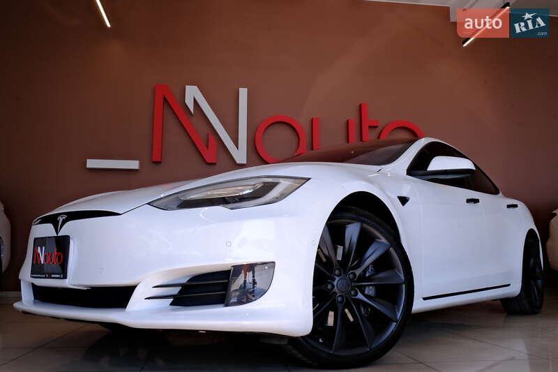Ліфтбек Tesla Model S 2016 в Одесі