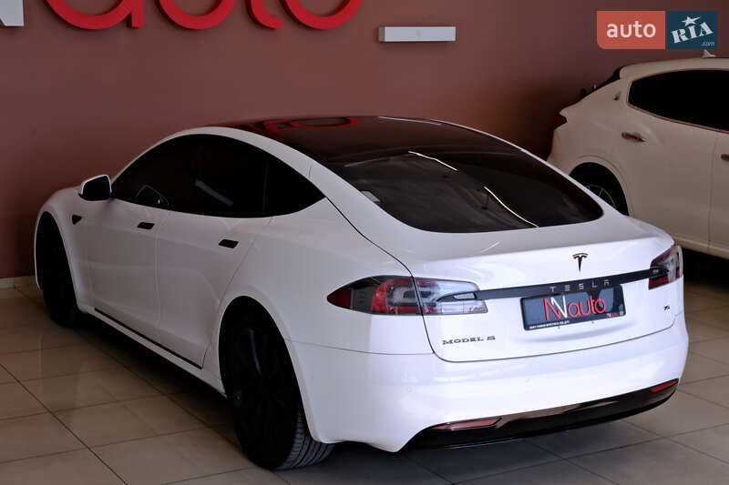 Ліфтбек Tesla Model S 2016 в Одесі