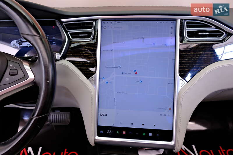 Ліфтбек Tesla Model S 2016 в Одесі