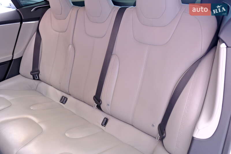 Ліфтбек Tesla Model S 2016 в Одесі