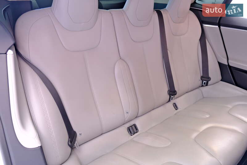 Ліфтбек Tesla Model S 2016 в Одесі