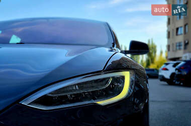 Лифтбек Tesla Model S 2019 в 