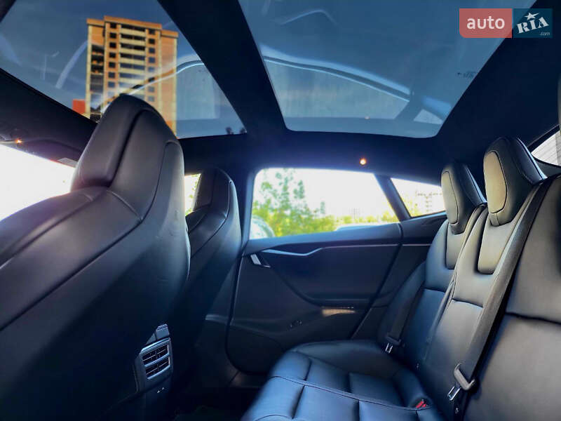 Ліфтбек Tesla Model S 2019 в Києві