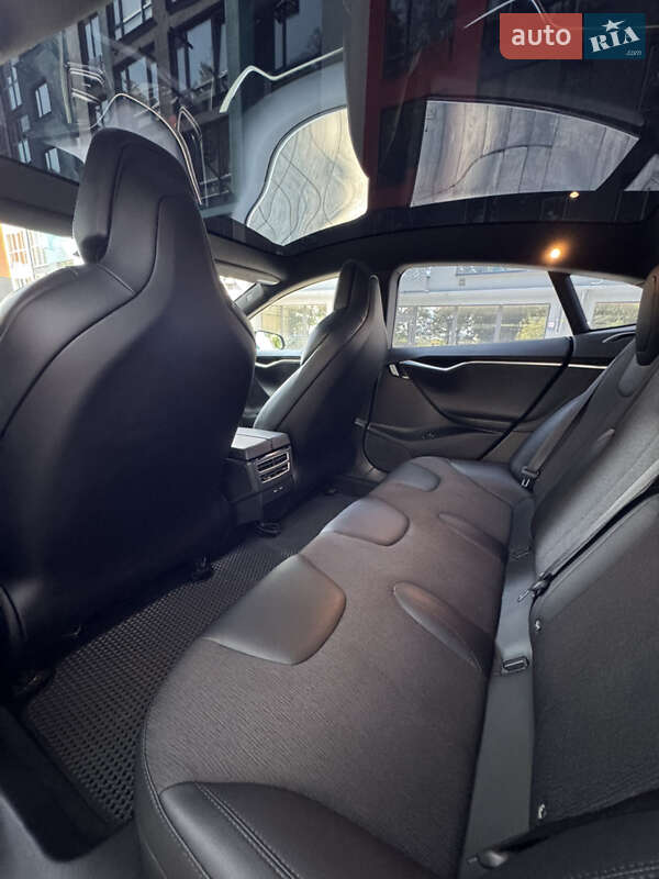 Лифтбек Tesla Model S 2017 в Чернигове