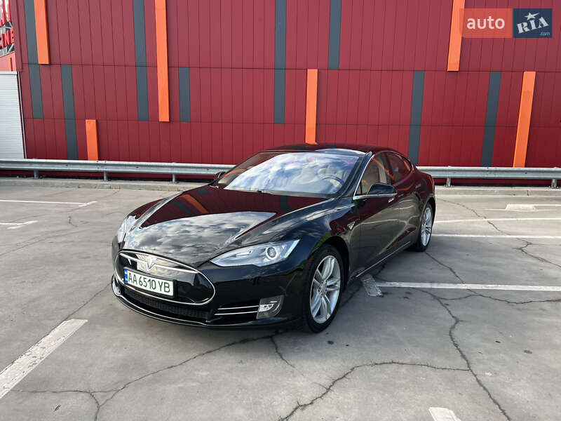 Tesla Model S 2014