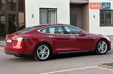 Лифтбек Tesla Model S 2015 в 