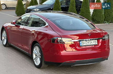 Лифтбек Tesla Model S 2015 в 