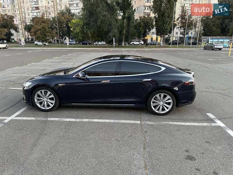 Ліфтбек Tesla Model S 2013 в Києві