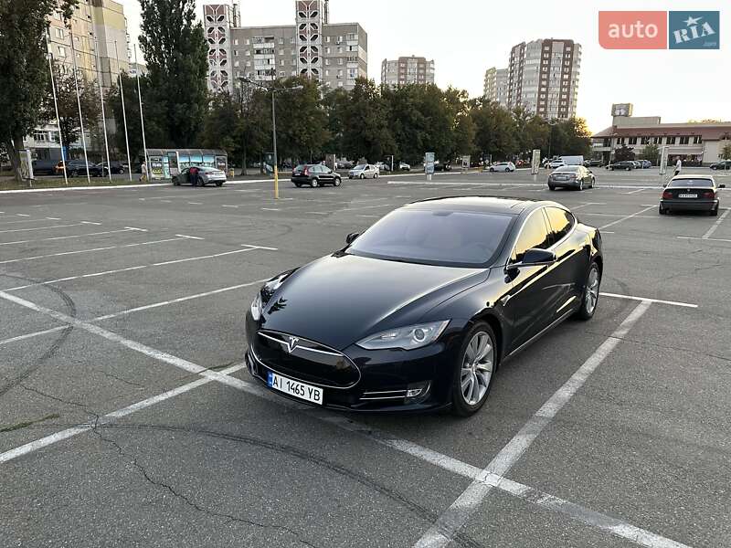 Ліфтбек Tesla Model S 2013 в Києві