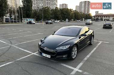 Лифтбек Tesla Model S 2013 в 