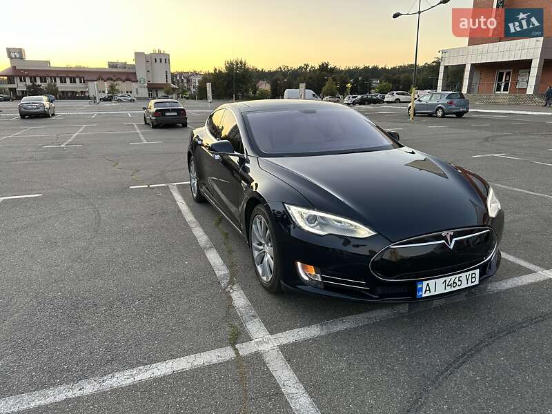 Ліфтбек Tesla Model S 2013 в Києві