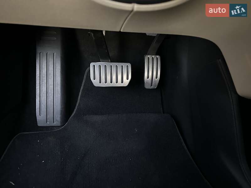 Ліфтбек Tesla Model S 2013 в Києві