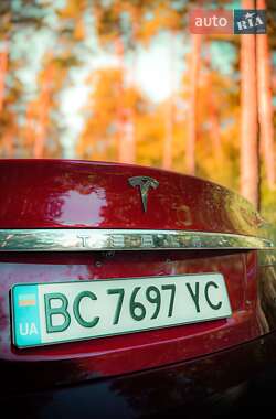 Лифтбек Tesla Model S 2017 в 