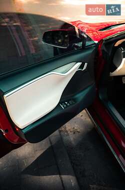 Ліфтбек Tesla Model S 2017 в Львові