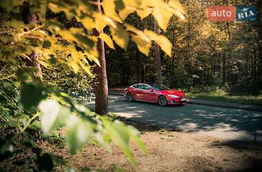Ліфтбек Tesla Model S 2017 в Львові