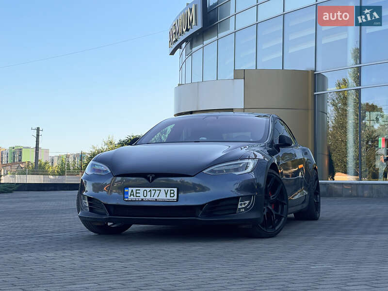 Tesla Model S 2019