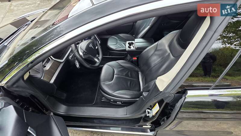 Ліфтбек Tesla Model S 2013 в Калуші