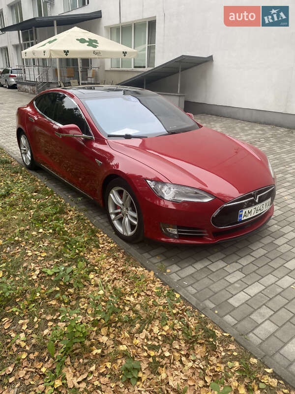 Лифтбек Tesla Model S 2016 в Житомире