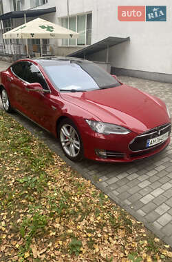 Лифтбек Tesla Model S 2016 в 