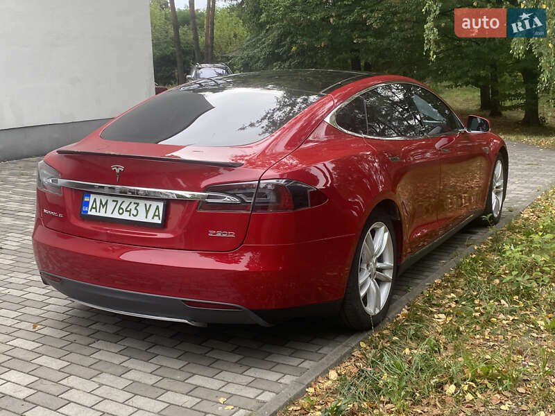 Лифтбек Tesla Model S 2016 в Житомире