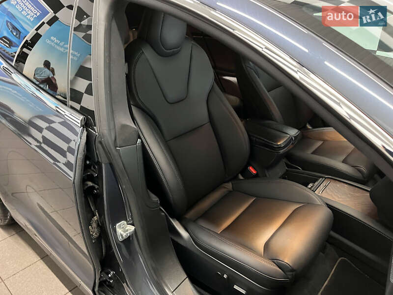 Лифтбек Tesla Model S 2020 в Луцке