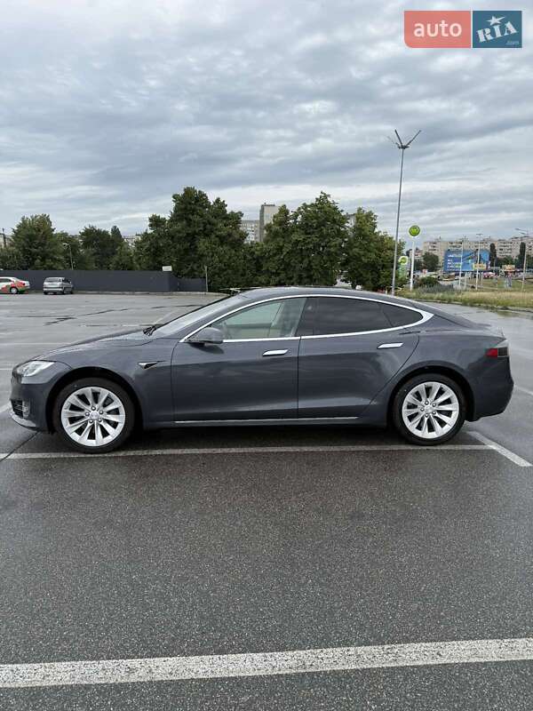 Лифтбек Tesla Model S 2018 в Киеве
