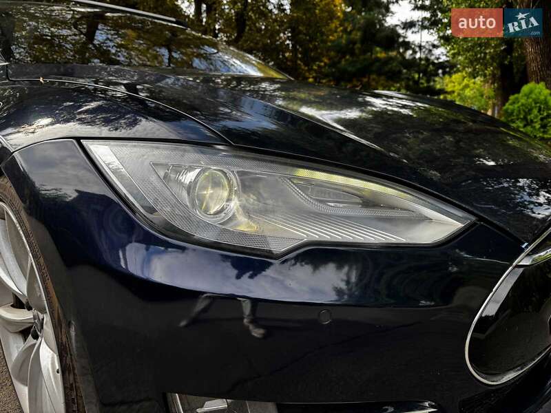 Лифтбек Tesla Model S 2015 в Киеве