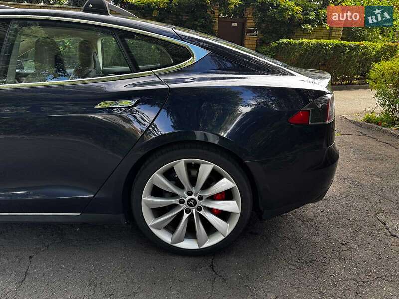 Лифтбек Tesla Model S 2015 в Киеве