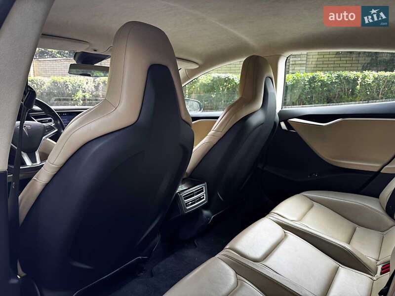 Лифтбек Tesla Model S 2015 в Киеве