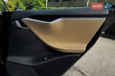 Ліфтбек Tesla Model S 2015 в 