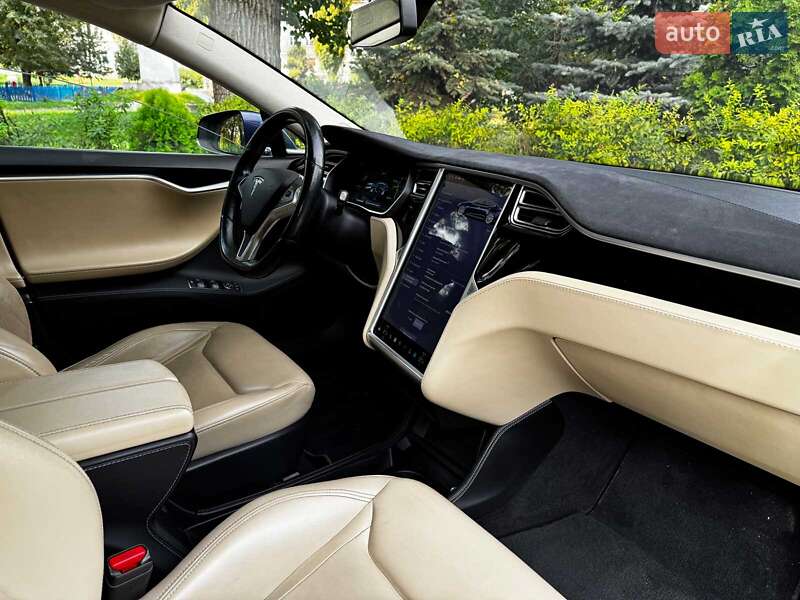 Лифтбек Tesla Model S 2015 в Киеве