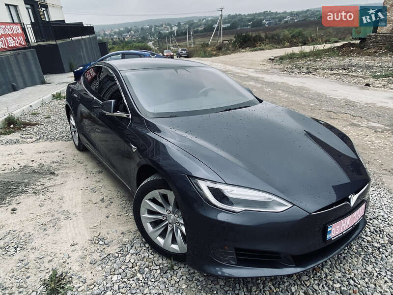 Лифтбек Tesla Model S 2017 в 