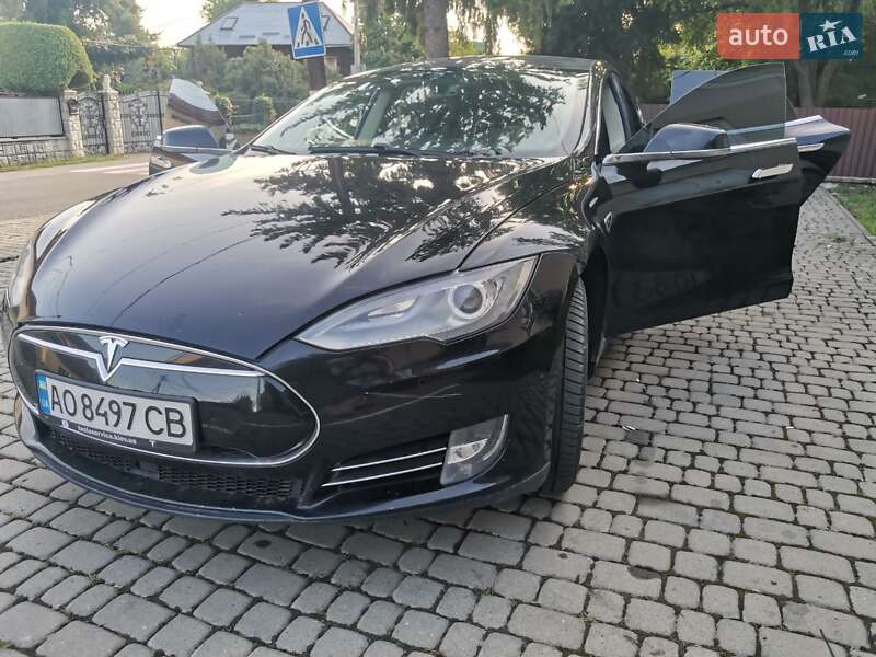 Лифтбек Tesla Model S 2014 в Ужгороде