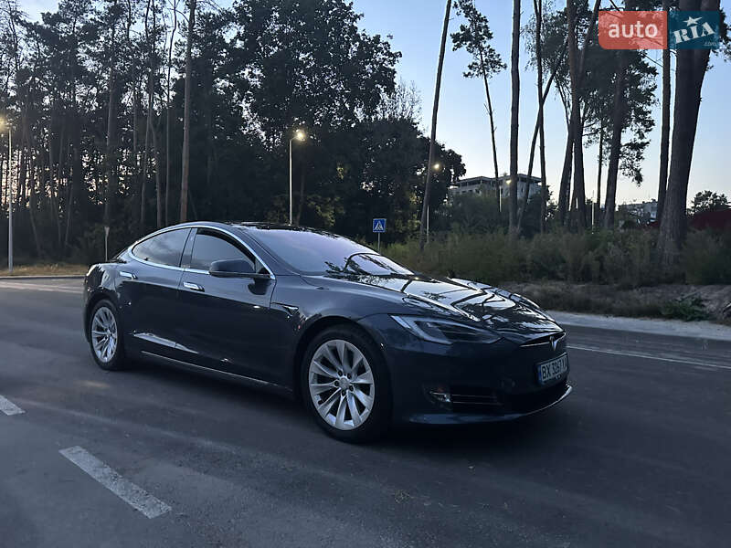 Лифтбек Tesla Model S 2018 в Житомире