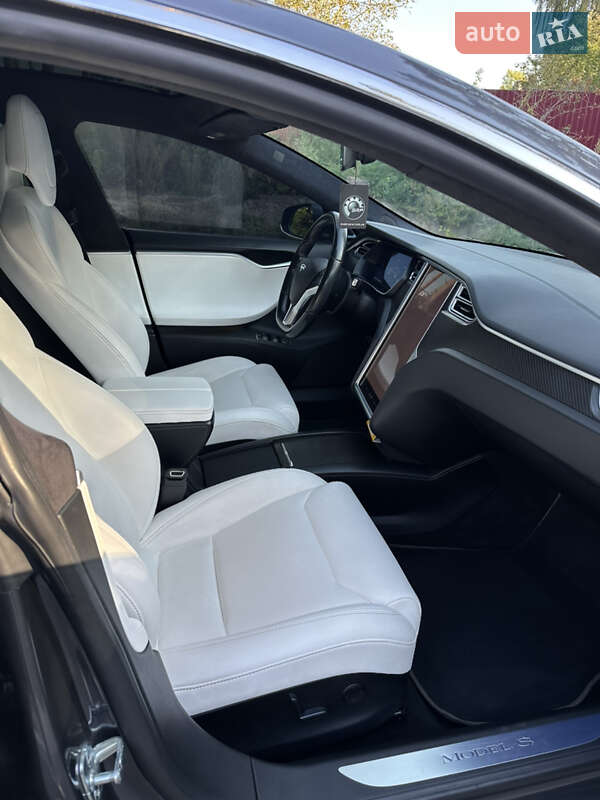 Лифтбек Tesla Model S 2018 в Житомире