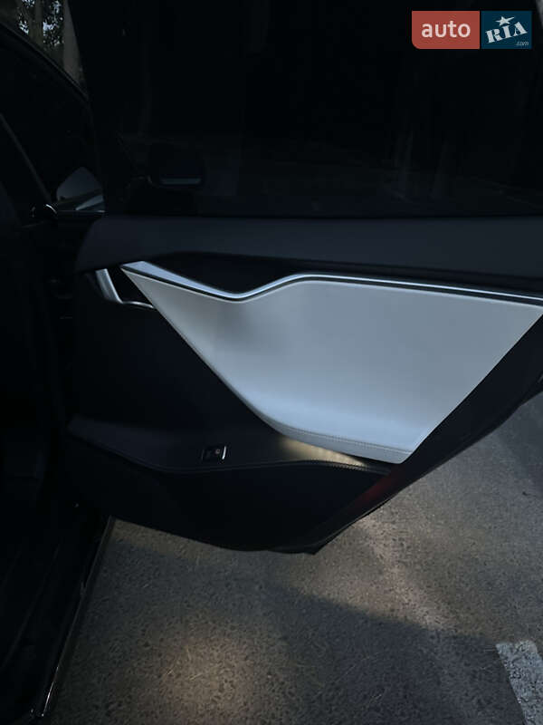 Лифтбек Tesla Model S 2018 в Житомире