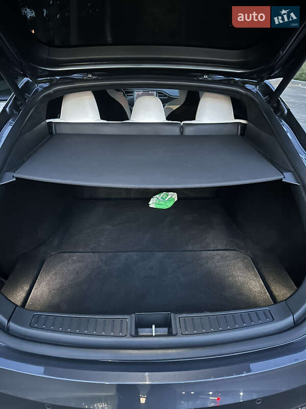 Лифтбек Tesla Model S 2018 в Житомире